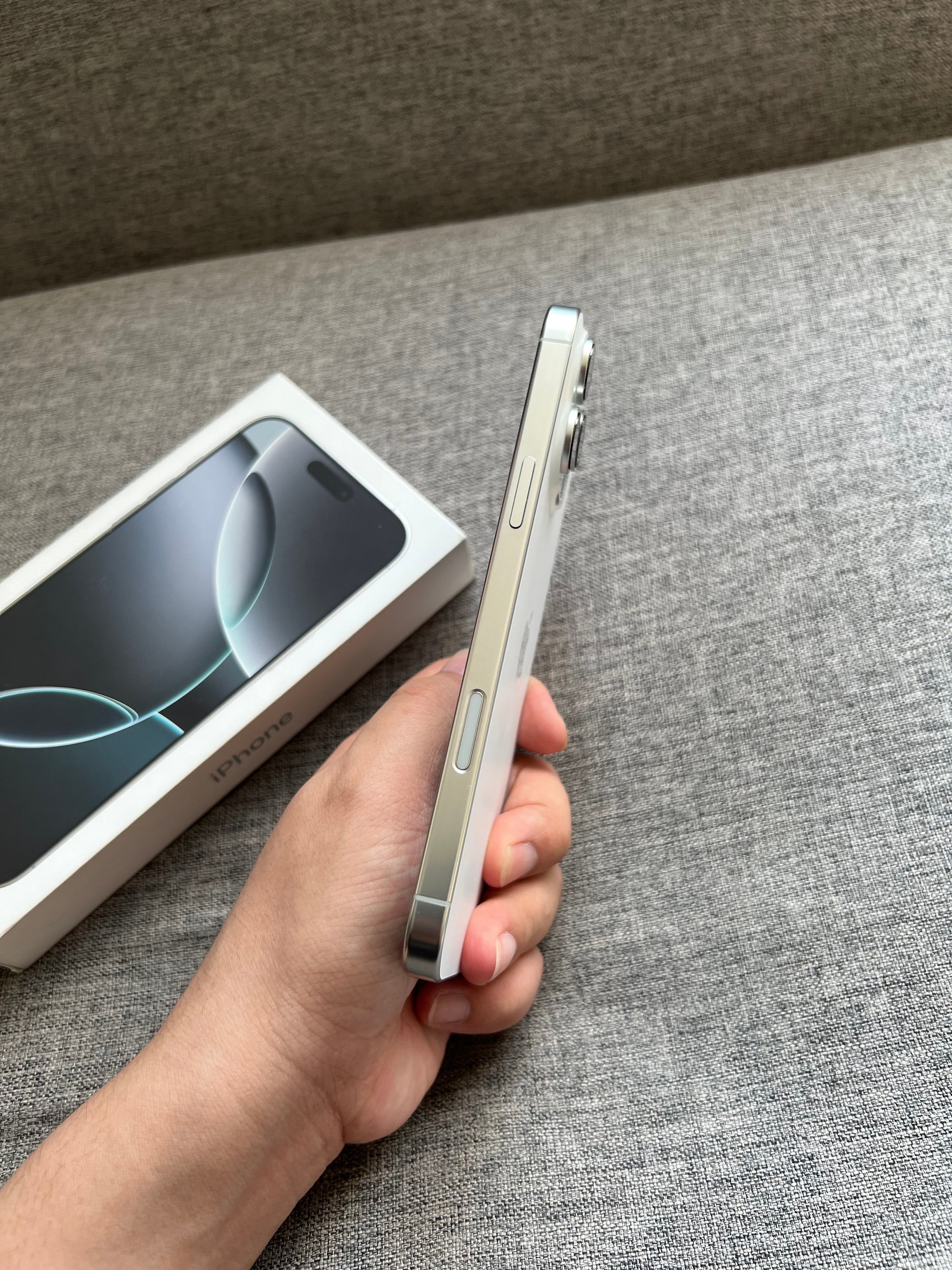 iPhone16ProMax512G白色钛金属，国行全原，屏幕完美，中框