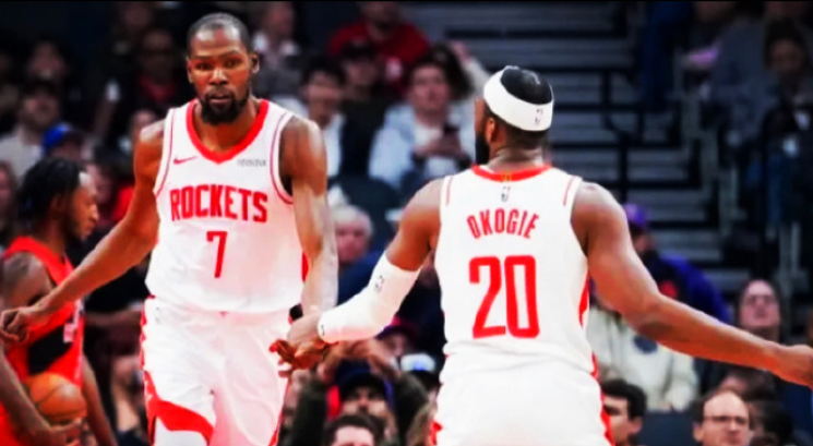 被提上首发竟0败！火箭310万底薪球员成真核，乌度卡惊呼：意外之喜拯救范弗利特空缺