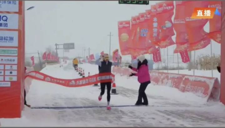 “最快女护士”张水华新年首场马拉松夺冠, 将获1.5万元奖金