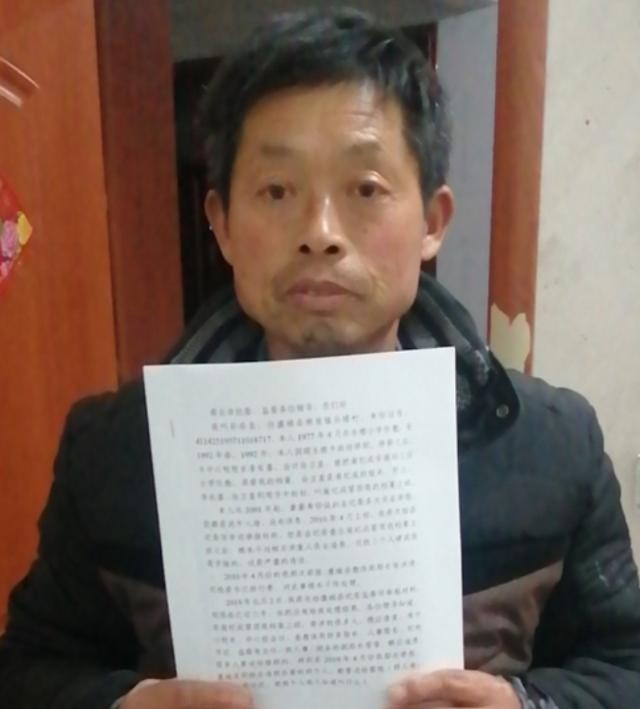 1992年，河南一位教了15年书的民办教师，因为超生被校方口头开除，失去编制25
