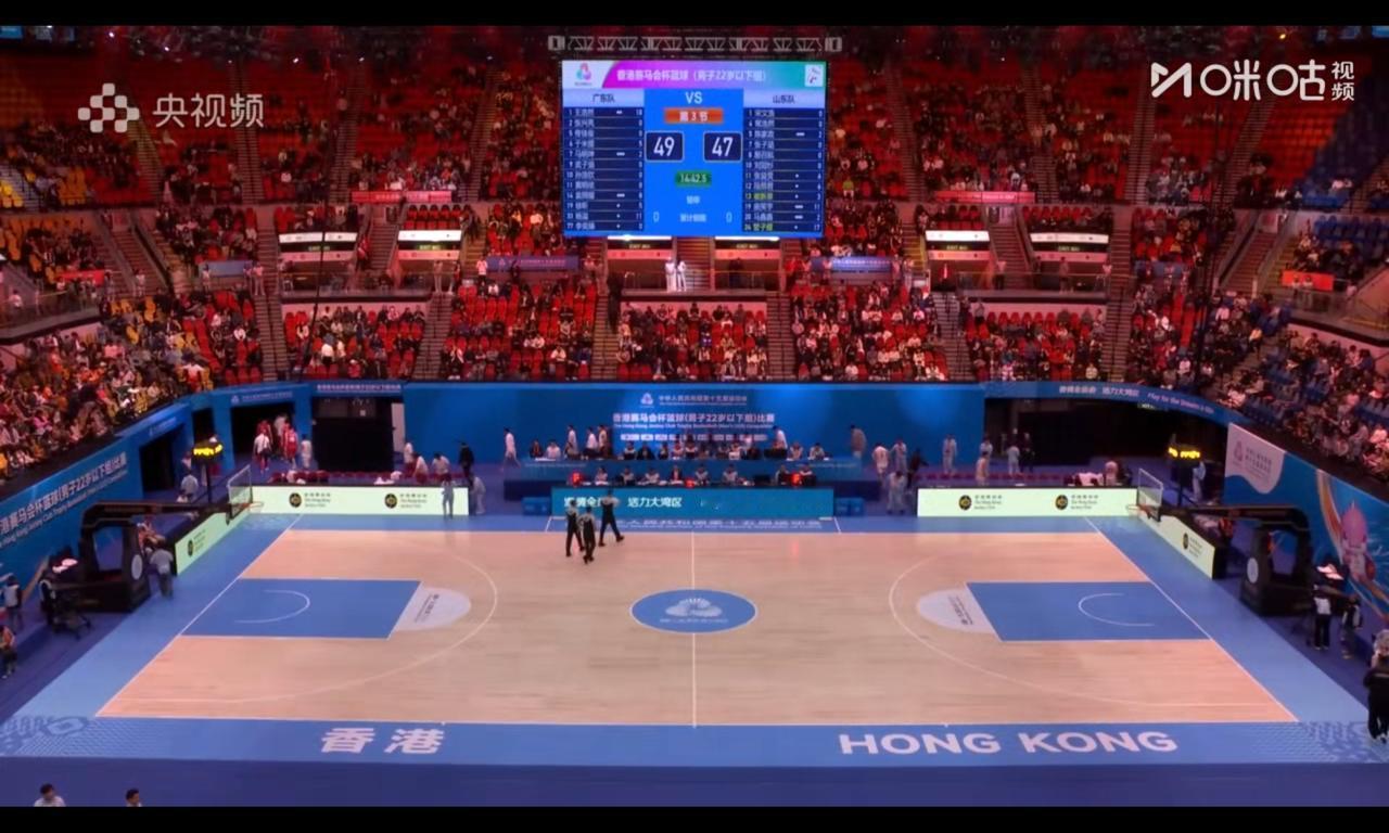 香港今晚观众不少，显然是人家看球很挑剔，确实支持广东队更多些大湾区是一家，说
