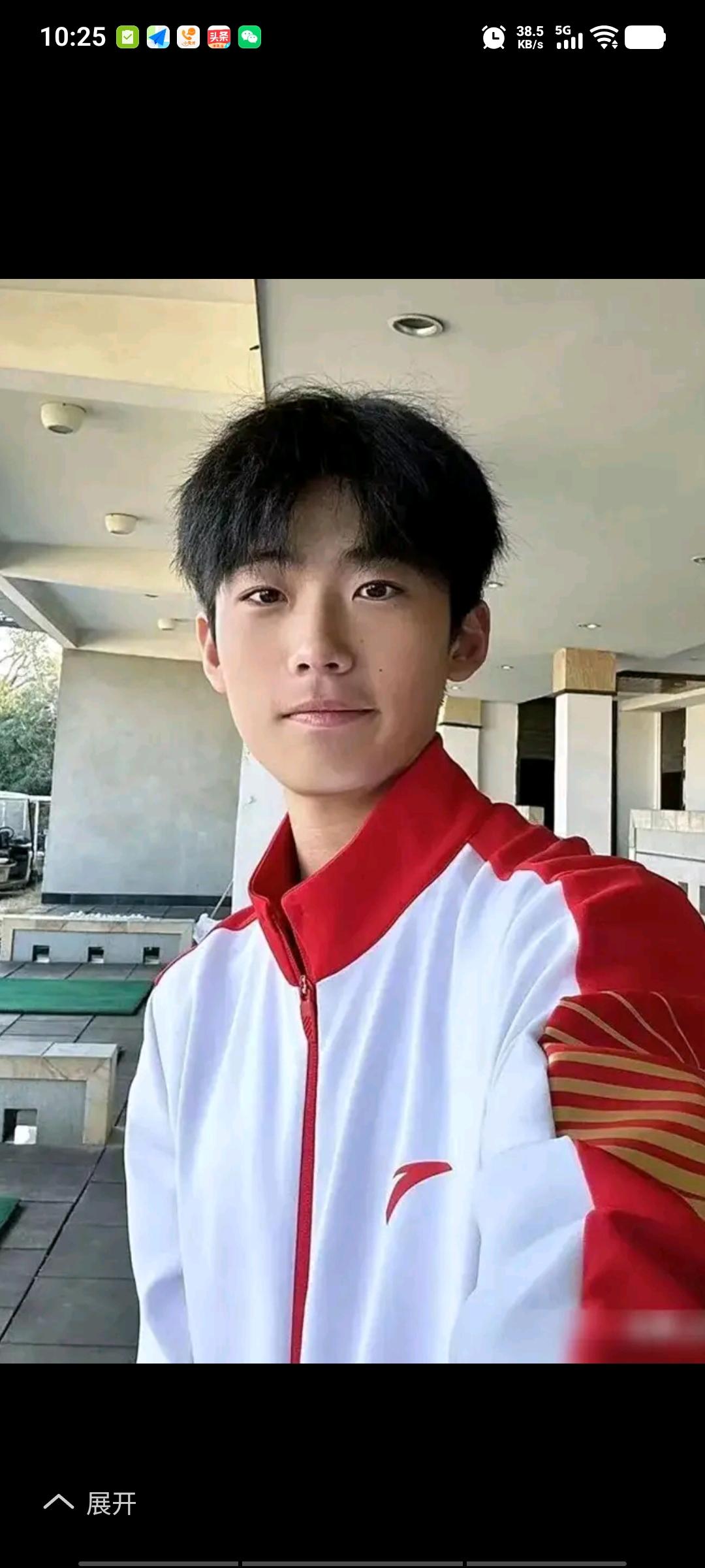 U19的苗润东，是踢野球出来的好苗子，他在对澳大利亚的比赛中，一路过人到射门，惊