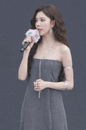 宋妍霏二十分钟提了24次裙子宋妍霏宋妍霏二十分钟提了24次裙子！一沫真