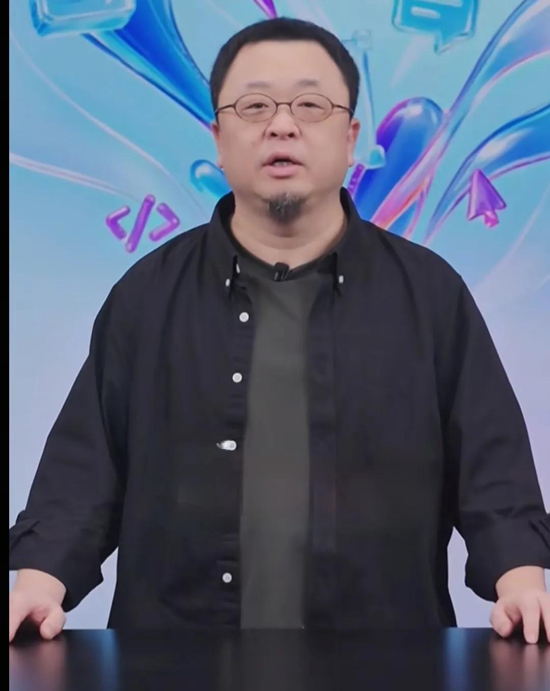 罗永浩再谈武大杨某。8月14日，罗永浩说在武大这件事上他不支持任何人，对于杨某和