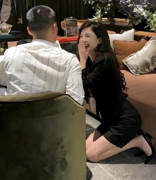 最后捂嘴一笑，才是销售天花板