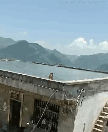 这房顶的防水做的还真是不错……