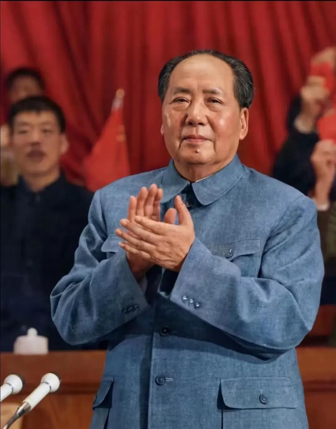 对毛主席的称呼，可体现一个人的教养。网上不少文章，在称呼毛主席时，使用了一些