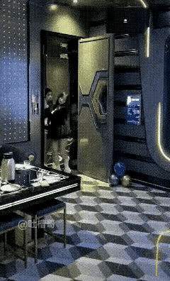 哎哎哎…姑娘，你跑什么呀？