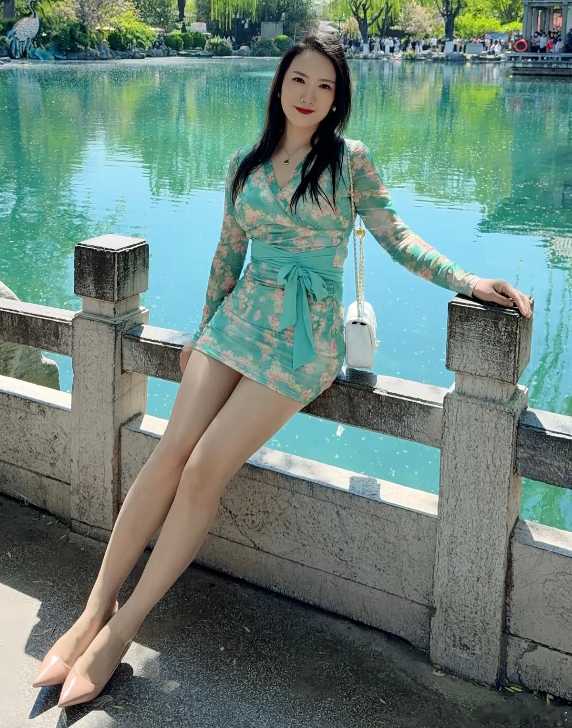 有美景有美色，赏心悦目[呲牙笑][呲牙笑][呲牙笑][爱心]