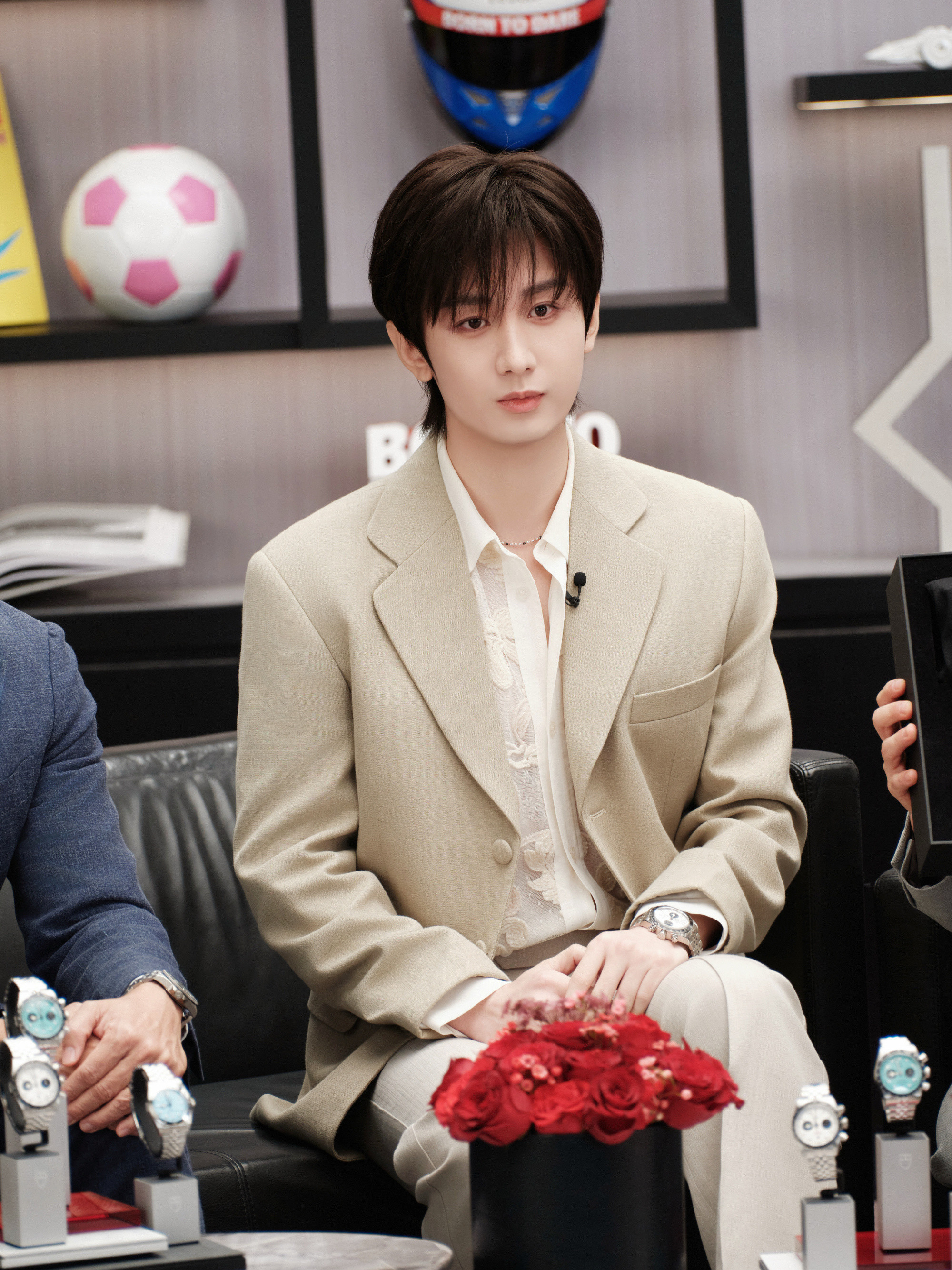 1.成毅最近戒了冰美式，改喝养生茶。2.鞠婧祎那边是早有准备的，随时应对48出的