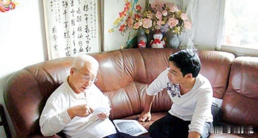 1971年，毛主席在湖南接见韦国清时忽然问：你和韦拔群是不是一家，韦国清一句话把
