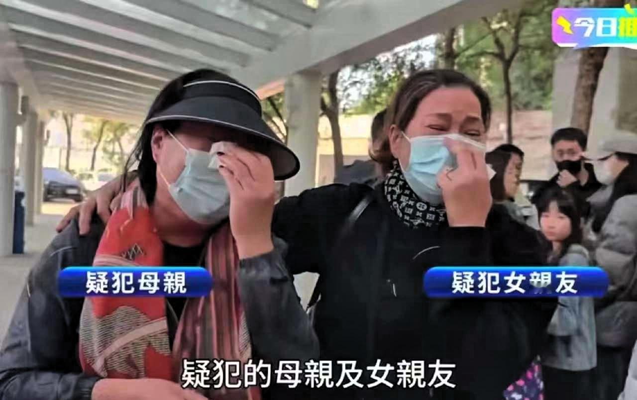 香港屯门被击毙的裴姓男子，母亲和中年女亲友在现场伤心痛哭，质问警方为何开枪致命。