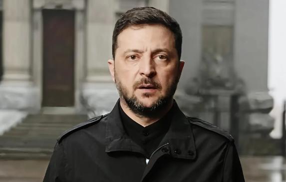 谈判结束，泽连斯基的全国讲话刚结束，不少市民就涌到街头，而这不是胜利的狂欢，而是