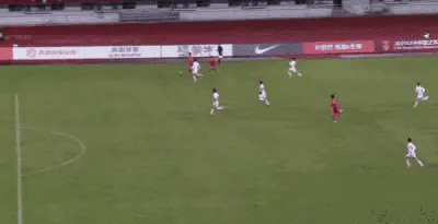 这不是点球？中超裁判真是醉了。今晚进行的“熊猫杯”足球邀请赛第3轮，U22国足