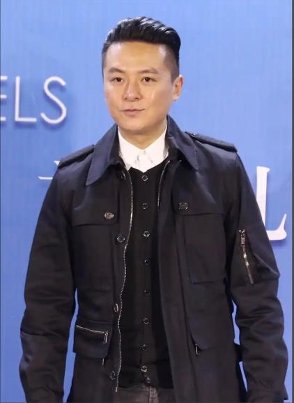 朱雨辰说：“你知道我妈重男轻女到什么程度吗？一袋馄饨16个，本来说好我吃10个，