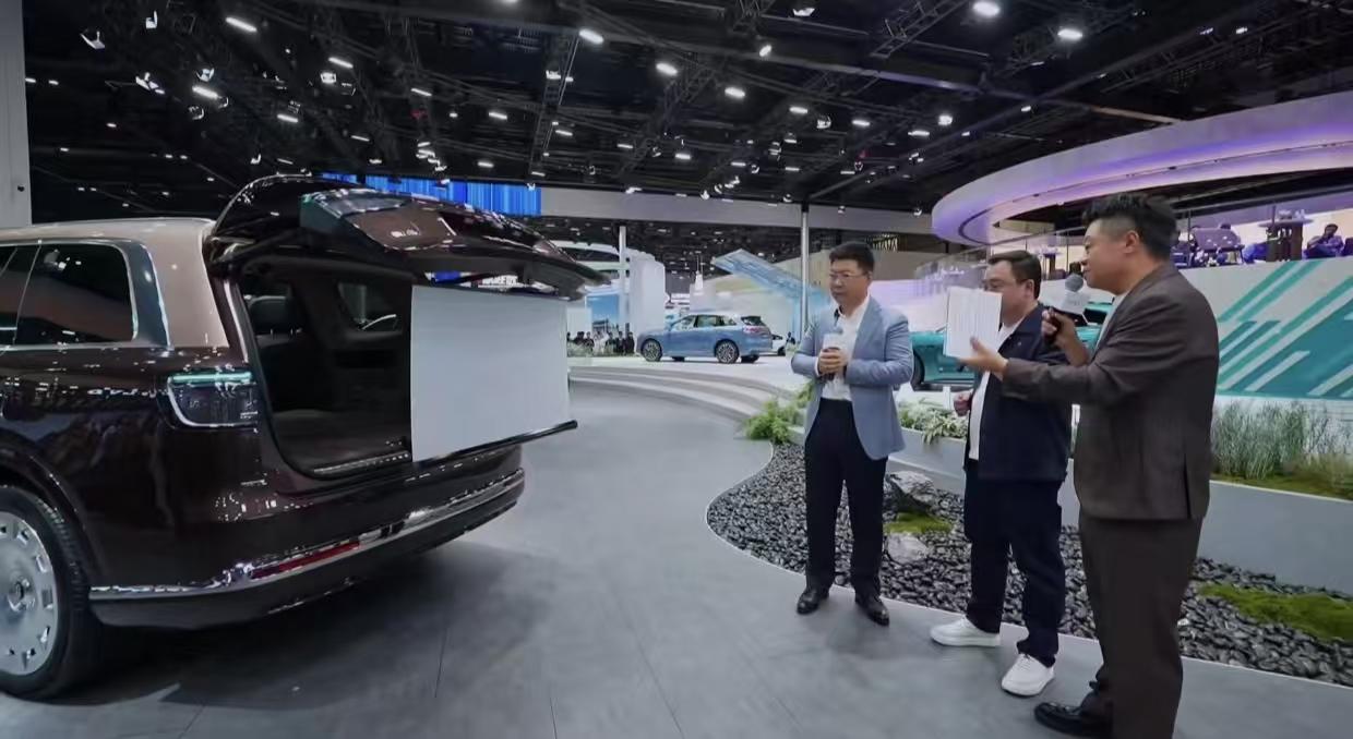 全新一代问界M9亮相北京车展，余承东直播揭秘八大跃迁全程围观全新一代问界M9在