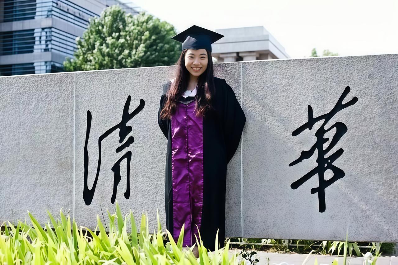 二零零八年，十九岁的蒋方舟已是国内知名度极高的少年作家，被认为满足清华大学自主招