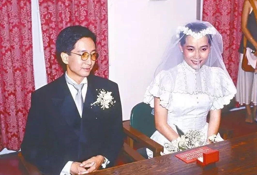叶童1988年的巴黎草坪婚礼，他们是娱乐圈罕见的从初恋走到白头的夫妻！