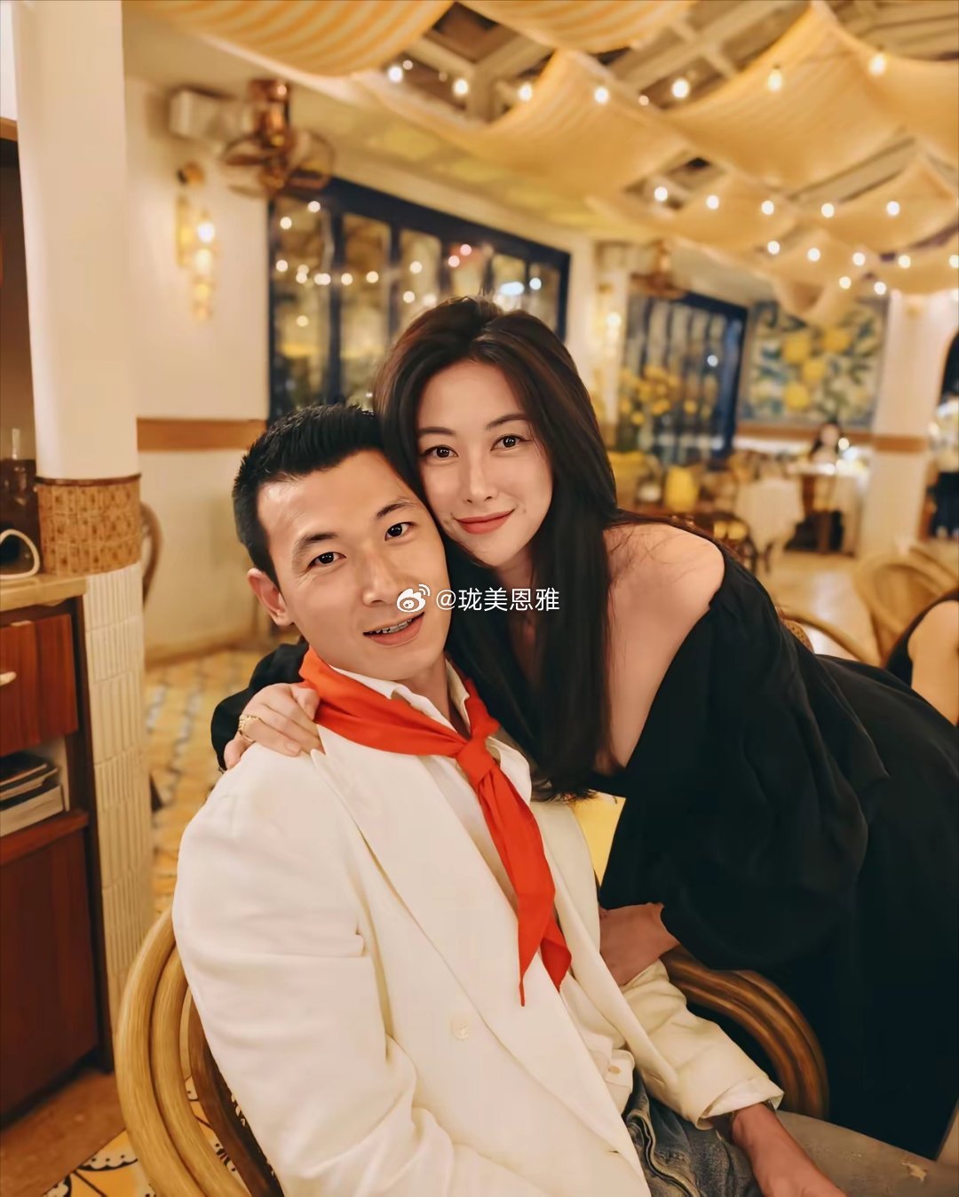 朱珠有多爱自己老公从这满眼爱意的眼神就可以看出！​​​