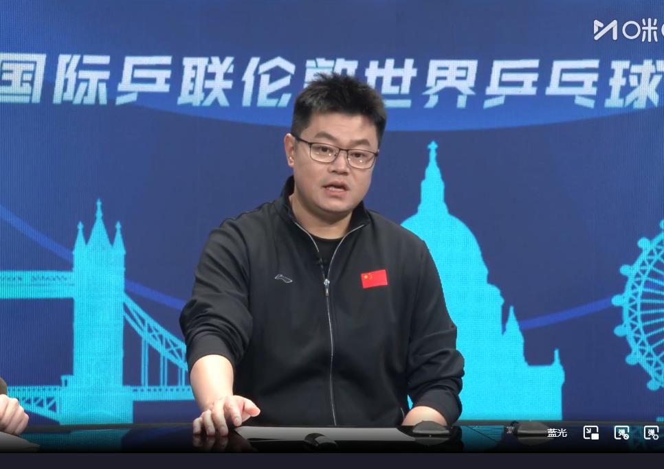 笑死我了！周冠达说：申裕斌状态不行，这可能她今晚不出赛的原因！侯英超说：我