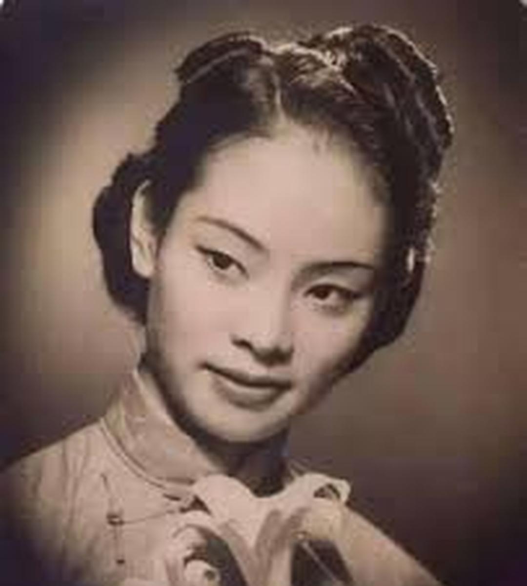 1970年，陈独秀58岁的女儿陈子美，身绑5个空油桶，带着小儿子偷渡香港。9个小