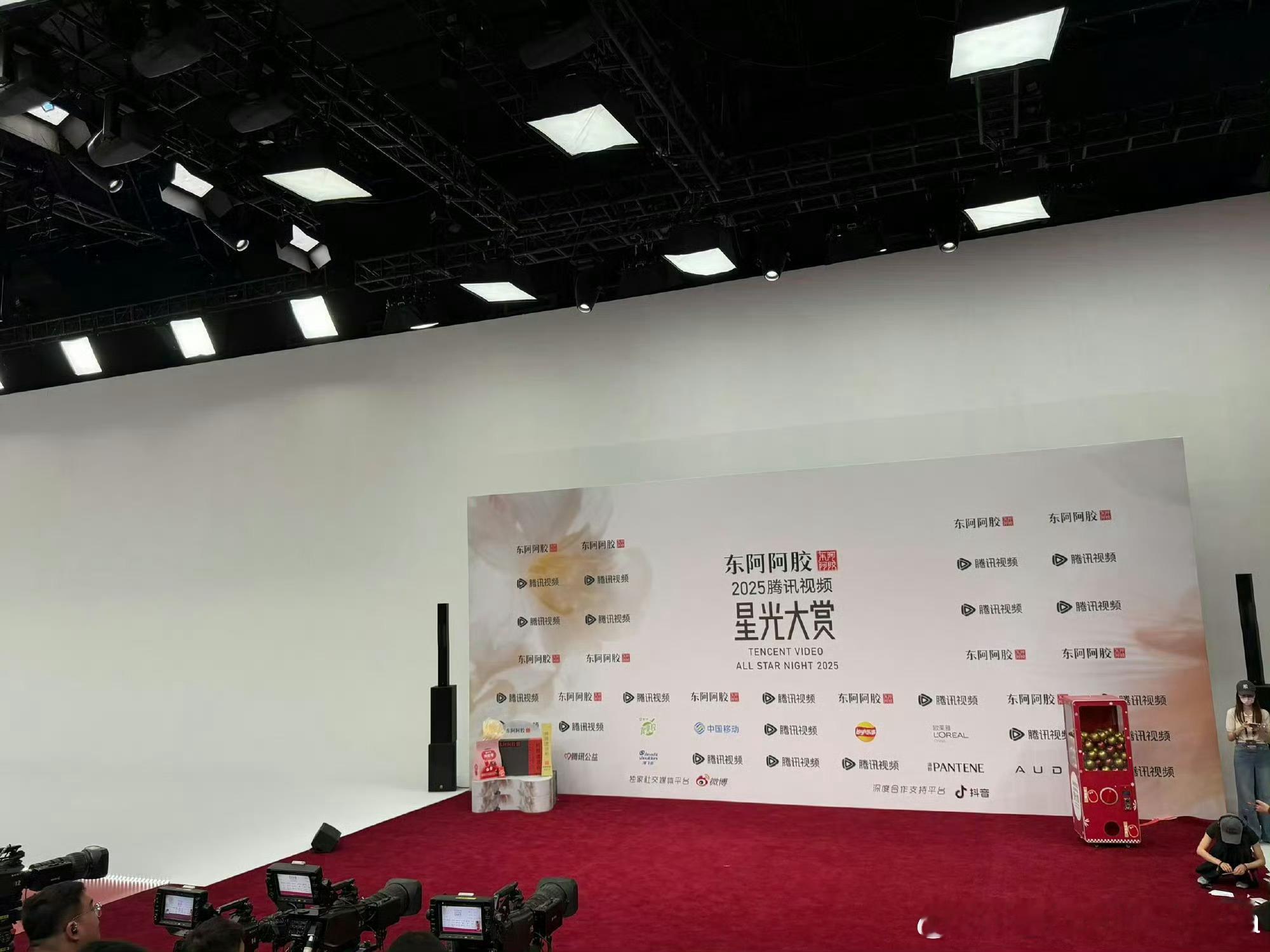 星光大赏今年怎么感觉好简陋🐧今年咋了🐧