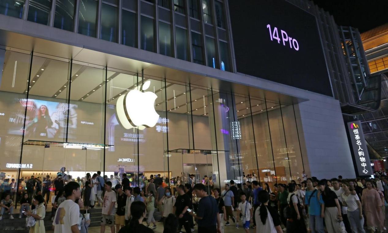 苹果对中国市场刚说了三个月的“最惠国待遇”，这话还没焐热，巴西那头一纸新政直接打