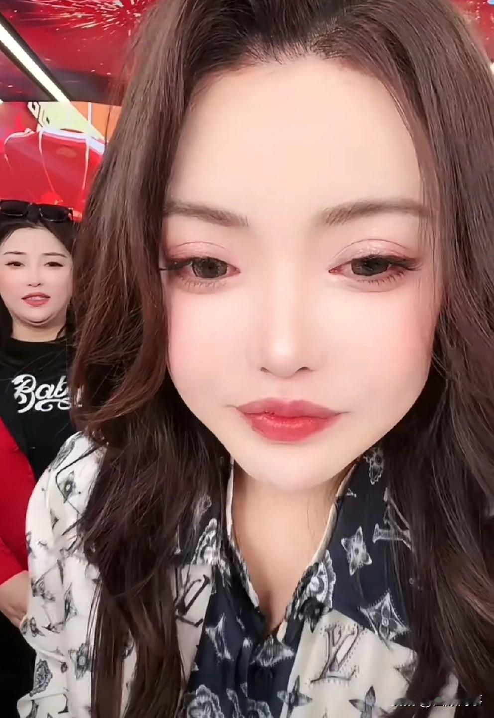 丁老五透露蛋蛋香港公司正在招人，未来辛巴就是蛋蛋和初瑞雪的小火苗！
