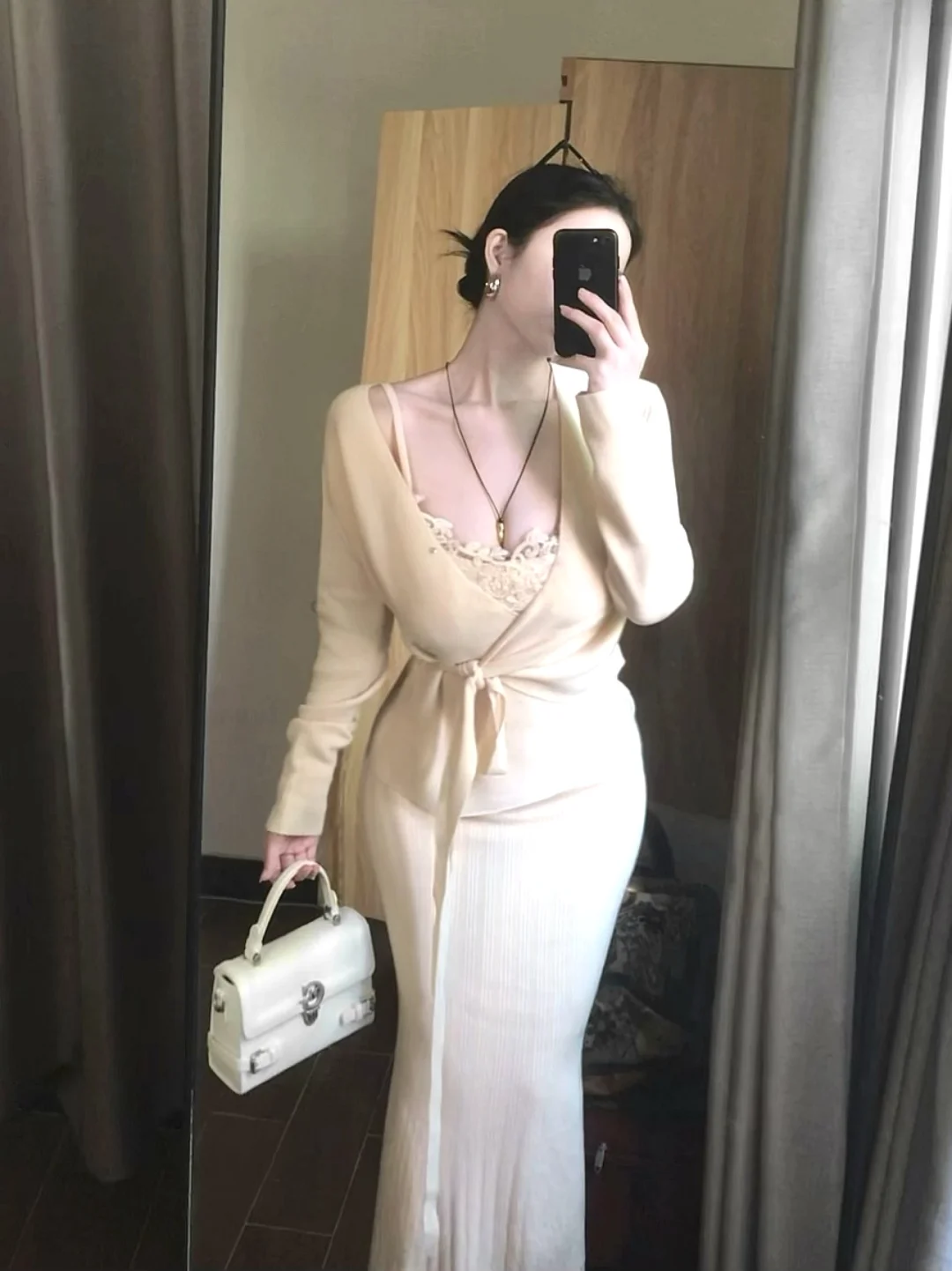 淡淡的色系给人素素的美女感唉～