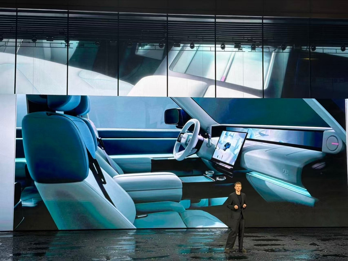 路虎FREELANDER神行者概念车内饰细节感受一下。还挺精致的，希望量产车螚