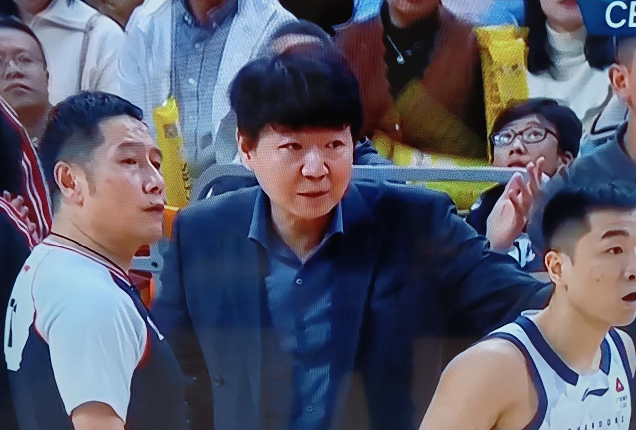 山东男篮新赛季众生相陶翰林是真不争气啊！最后时刻一个无谓的违体犯规，最后一节