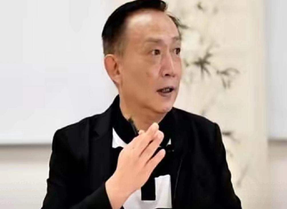 看到卢麒元教授的那个提议，后背直冒冷汗。以前觉得间谍是偷情报的007，现在才明