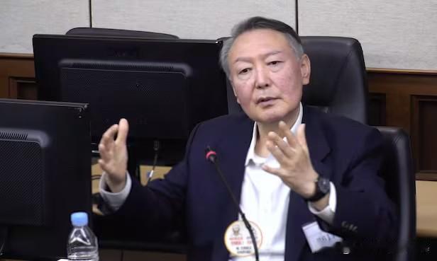 在13日下午的庭审环节，韩国前总统尹锡悦辩护团队竟然援引纳粹德国元首希特勒、委内