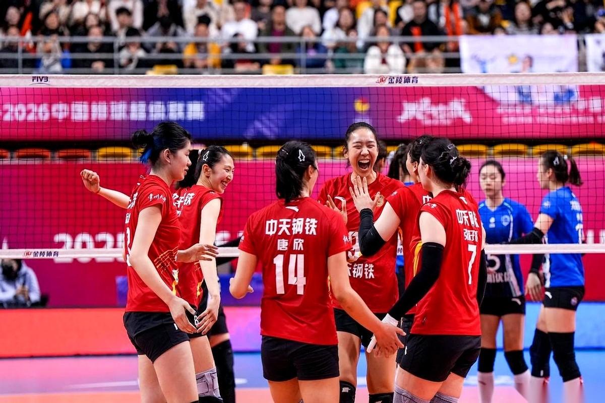 排超决赛第一回合，上海队把全部家当都押在了一个人身上——吴梦洁。所有的战术板，