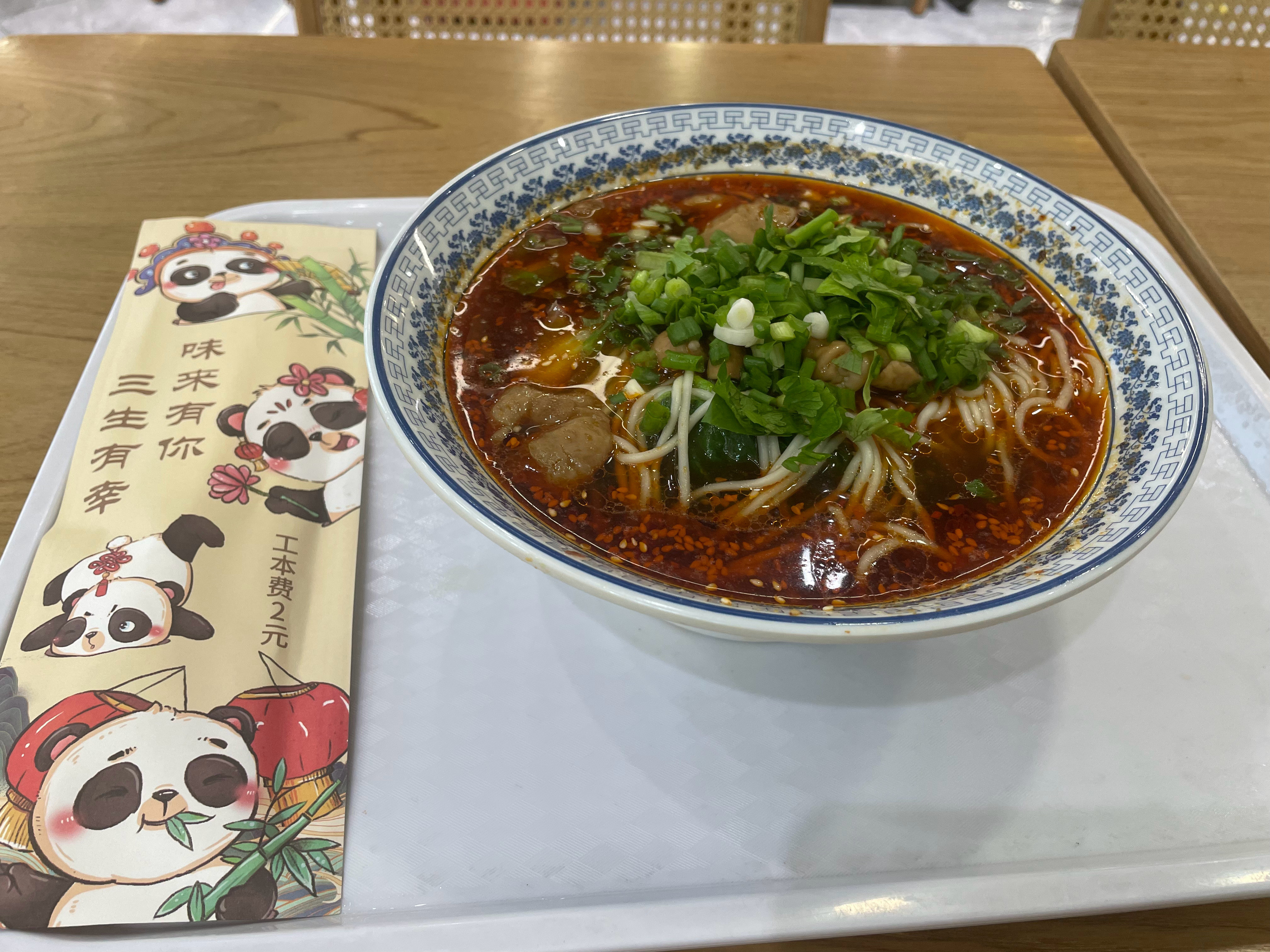 吃一碗高价面条然后就闪人打工走起。40元，只能说就算不好吃也还是比之前在安徽吃的