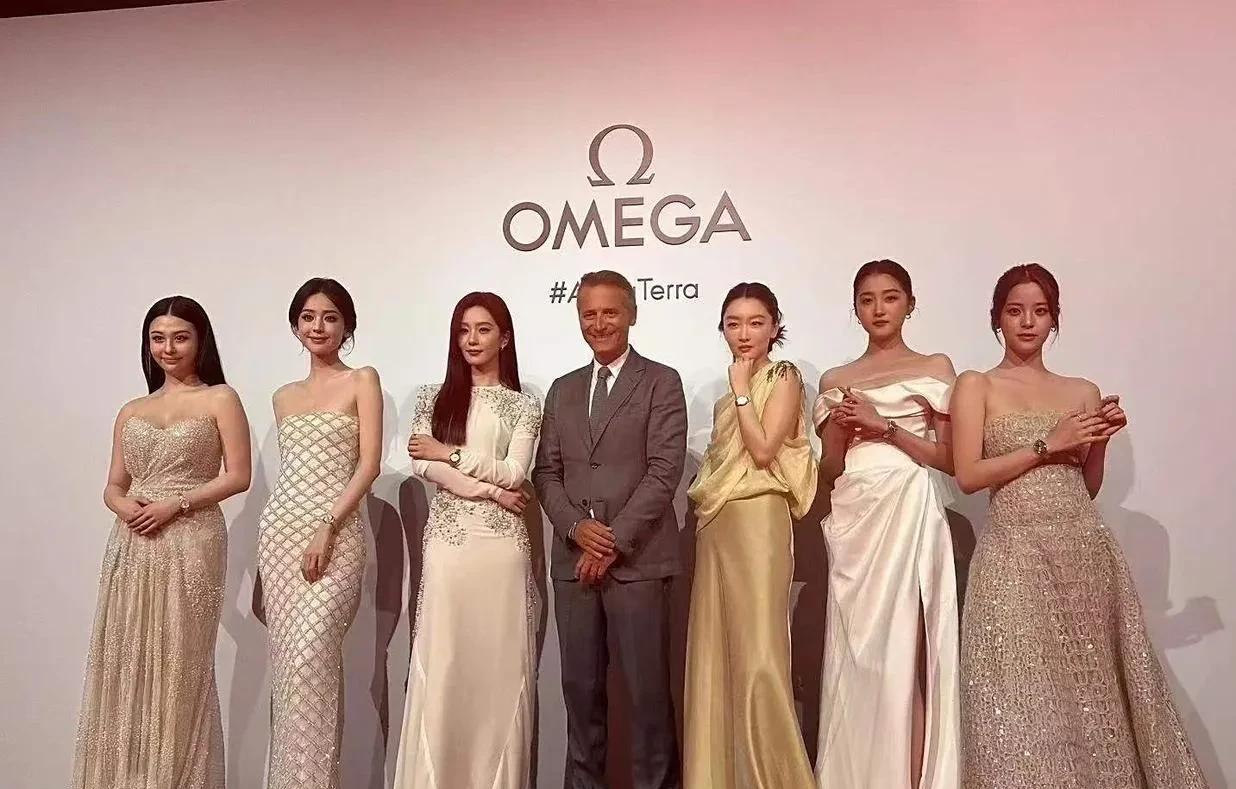 娜扎的锁骨、关晓彤的长腿都是令人羡慕的