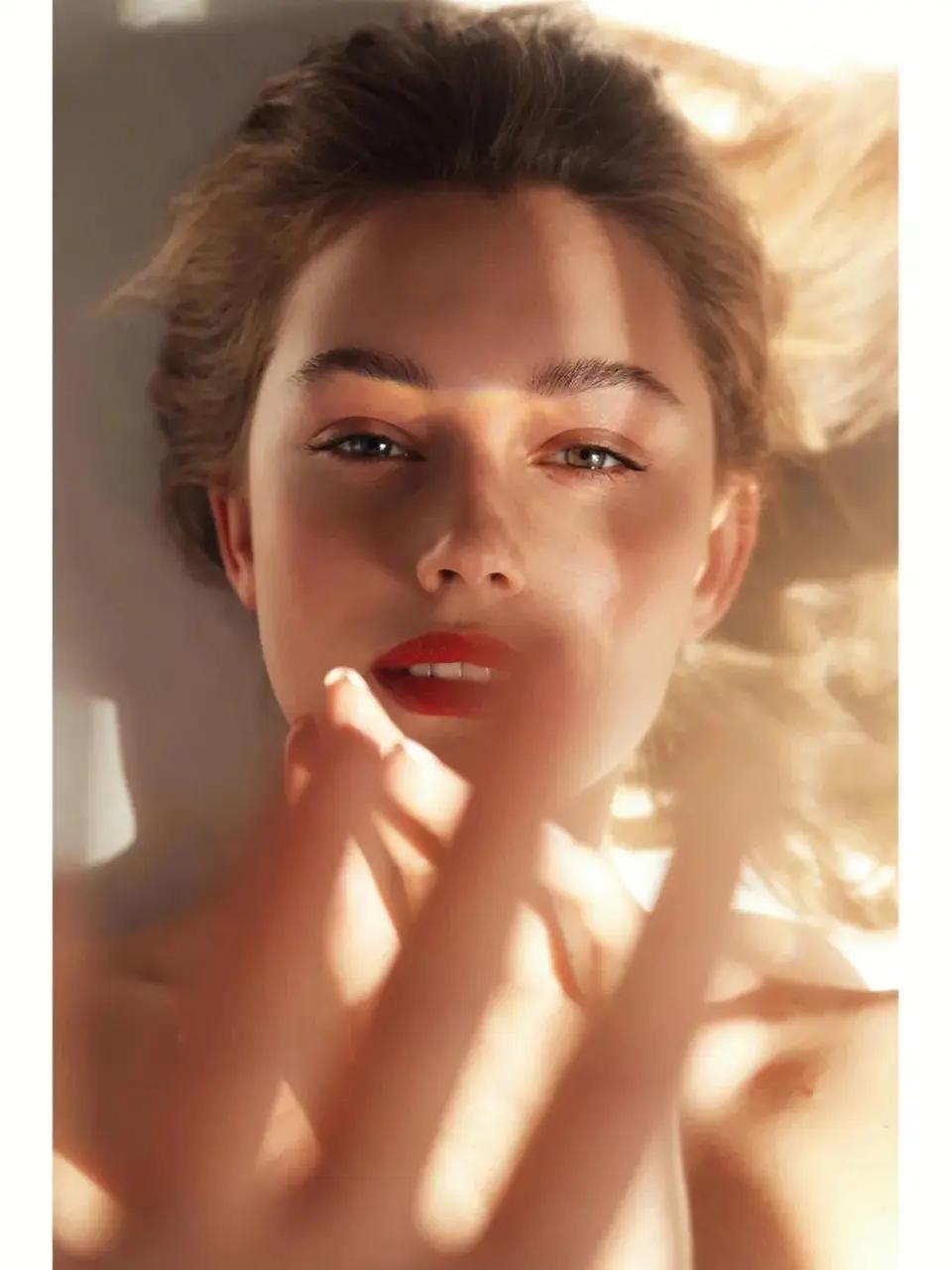 人到中年，顶级通透的活法，藏在这四句话里古语云：半生风雨半生悟，一岁从容一