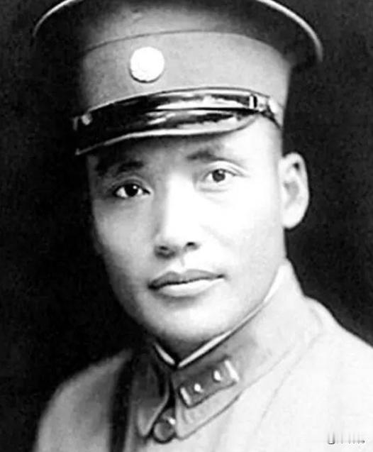1936年，一名国民党中将跟随红军走完长征，谁知等到了延安，毛主席却对他挥了挥手
