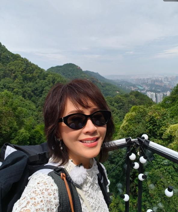 刘嘉玲真是不怕事！她直接就指着宁静质问她，你太早得志了，会不会替别人着想啊？宁静