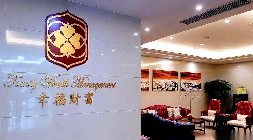 150万现金，一次性给你。和一个月8200块，干到退休的稳定工作。放你面前，