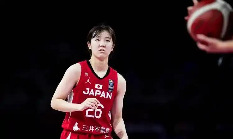 澳大利亚夺冠。日本队与澳大利亚队女篮亚洲杯冠军决赛上半场，43:54，澳大利亚领