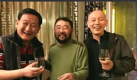 2010年，51岁的演员梁天在北京，开了一家饭馆，光是装修就花掉了80万，请朋友