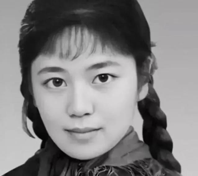 1977年，32岁女知青刘琦返城无望，嫁给一位农民。新婚之夜，她对丈夫说：“你对