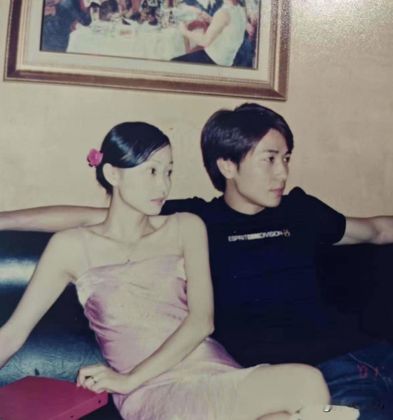 保剑锋一直给人帅气、阳光、干净的印象，没想到在50岁的今年，一下子人设崩塌，大他