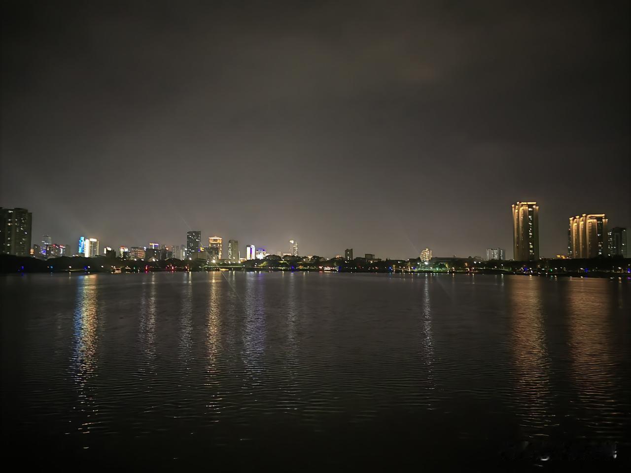 人到中年，美女如何保持年轻漂亮？上了四十的姐妹，若还想一如既