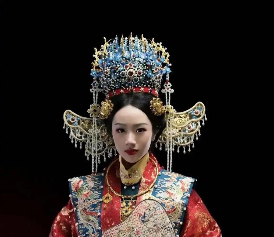吴尊2014年在《爸爸回来了》看3岁女儿穿儿童婚纱，当场红了眼眶，几度哽咽。2026年9月21日，同