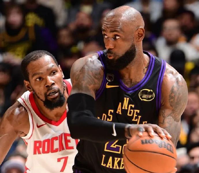 NBA现役常规赛得分榜：1、詹姆斯——43440分（历史第1）2、杜兰特——