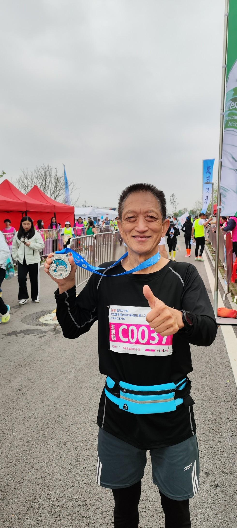 我的退休生活，坚持跑步锻炼身体，全国各地参加马拉松半马比赛。多少人的一生，都在