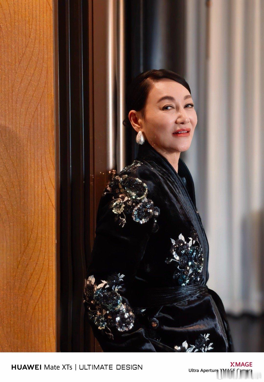  作为一个不会拍照党，这波直接被 惊艳到！没有冗长准备，对着镜头快速进入状态，每