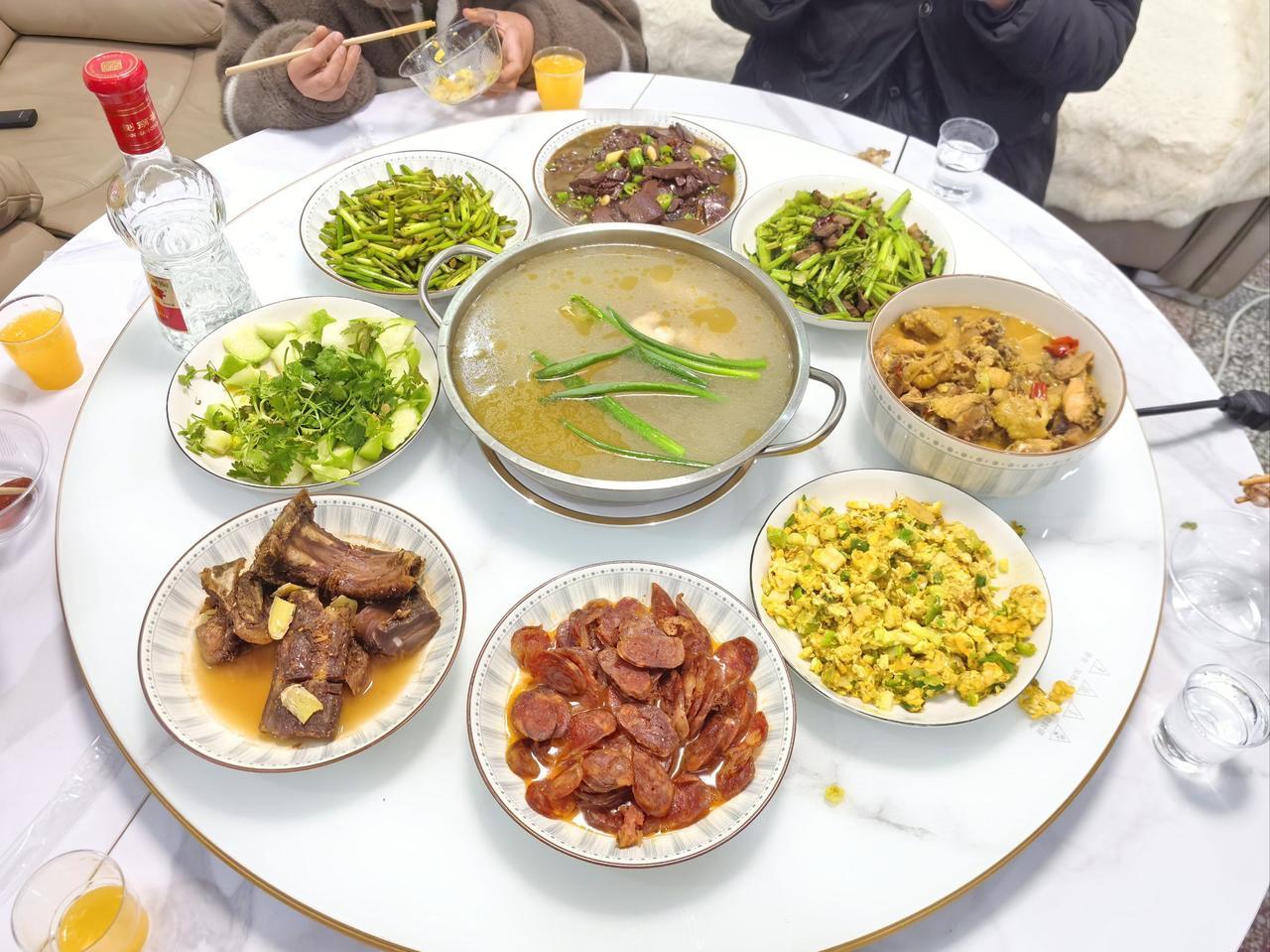 老公今天发工资，3800，一分不少全交到我手上。我月薪2000，一家四口，俩孩子